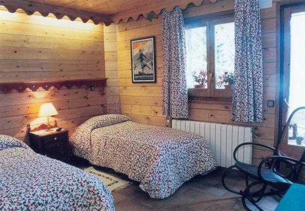 Niu Dels Falcons Acomodação com café da manhã La Molina  Quarto foto